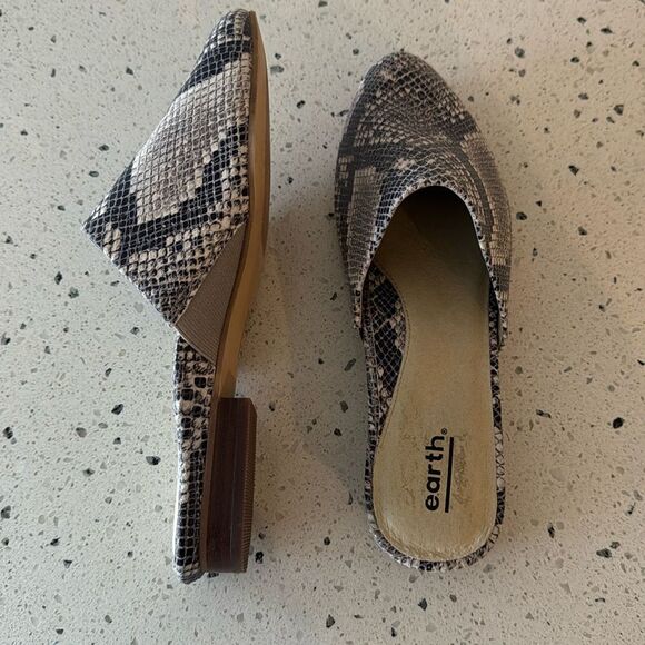 EARTH Uptown UMA Cream Gray Snake Print Leather Mules Flats Slides Size 7.5M EUC - Picture 12 of 12